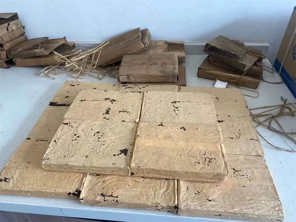 自贡回收中茶普洱茶2004年生茶熟茶